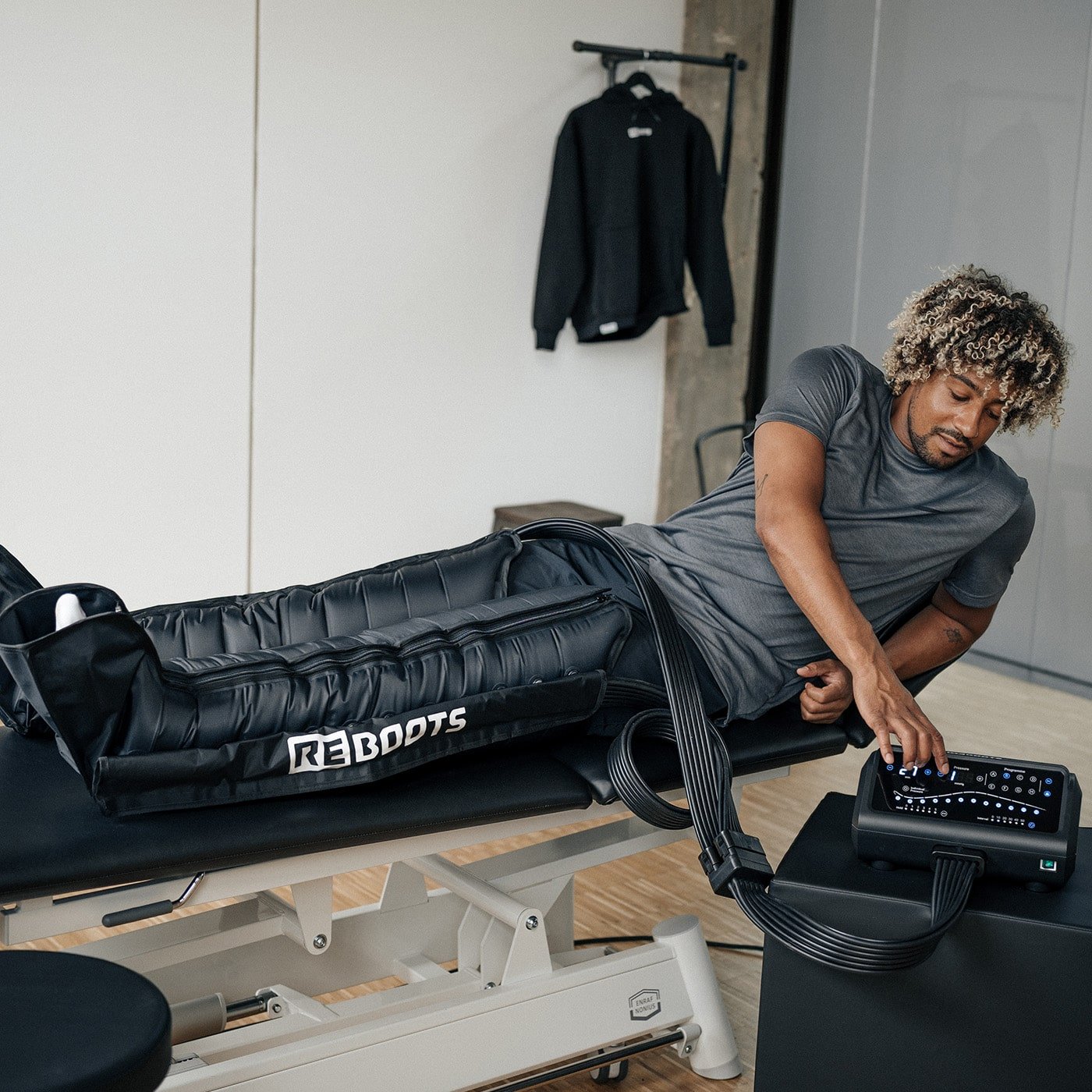 reboots-one-pro-kompressionsger-t-miete-gr-l-240-mmhg image 4